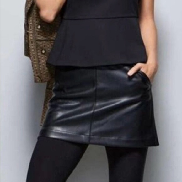 CAbi Pants - Cabi Jett Skort - Black With Faux Leather - Size: 8